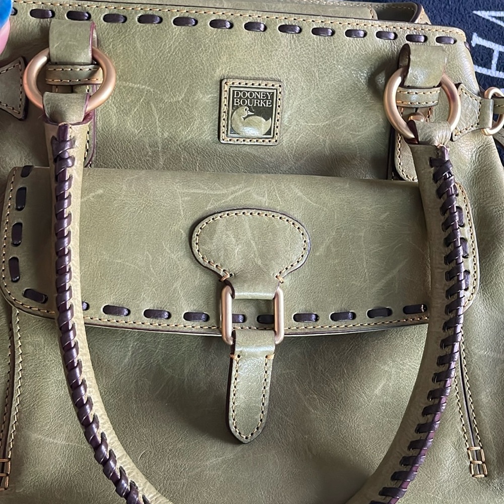 VIDEO- Unique Dooney & Bourke Medium Pocket Tassel Bag - Picture 3 of 8